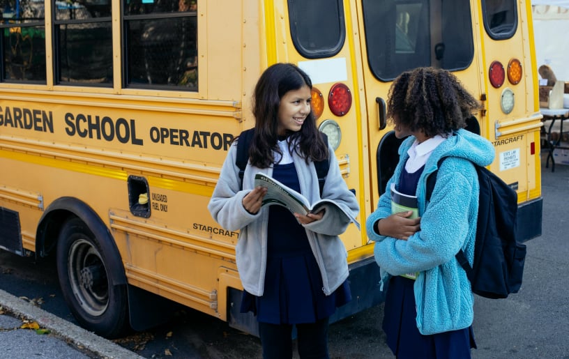 Rastreo GPS de transporte escolar y de personal — caso de éxito SURGPS